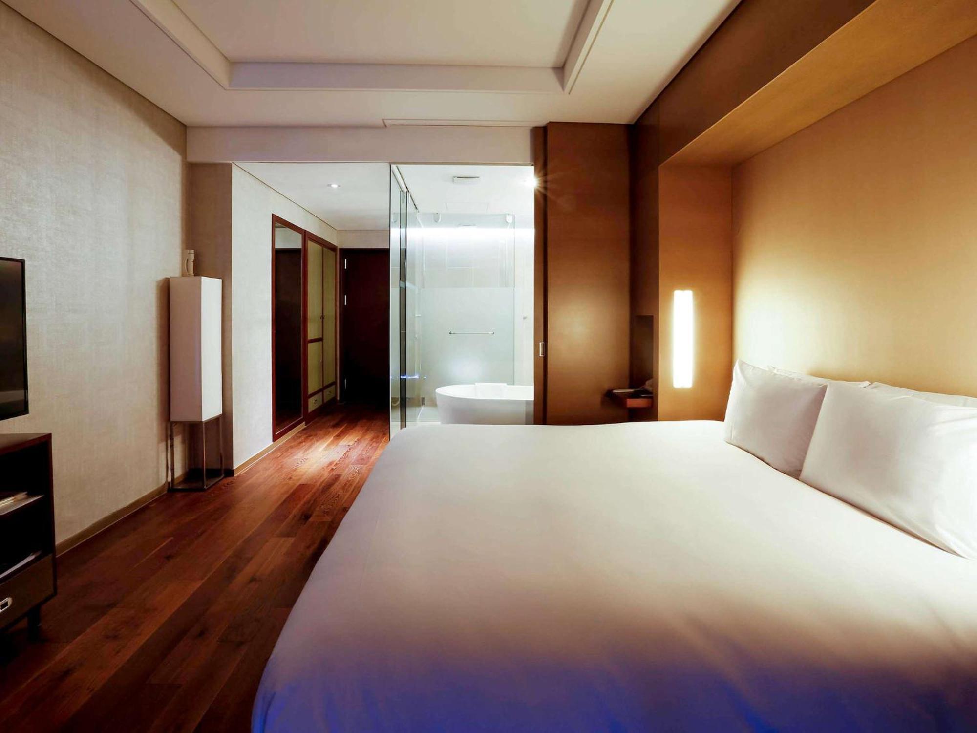 Grand Mercure Ambassador Changwon Exterior foto